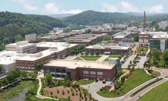 Judge Temporarily Bars US Lab From Placing Unvaccinated Workers on Unpaid Leave