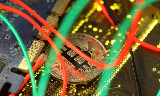 Bitcoin Hovers Near 6-Month High on ETF Hopes, Inflation Worries