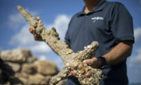 Israeli Scuba Diver Discovers Ancient Crusader Sword