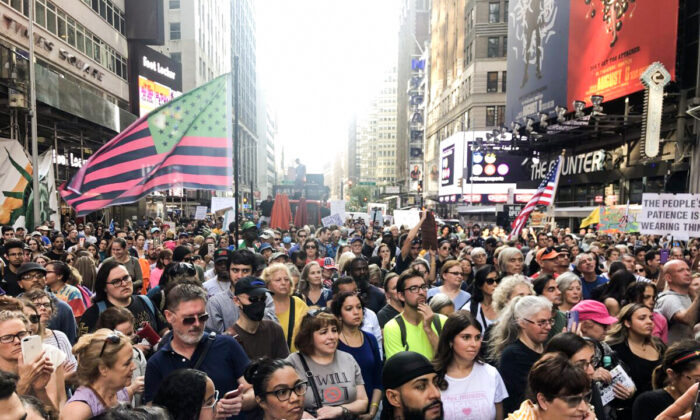 A crowd gathers at the Broadway Rally For Freedom in Manhattan, New York, on Oct. 16, 2021. (Enrico Trigoso/The Epoch Times)