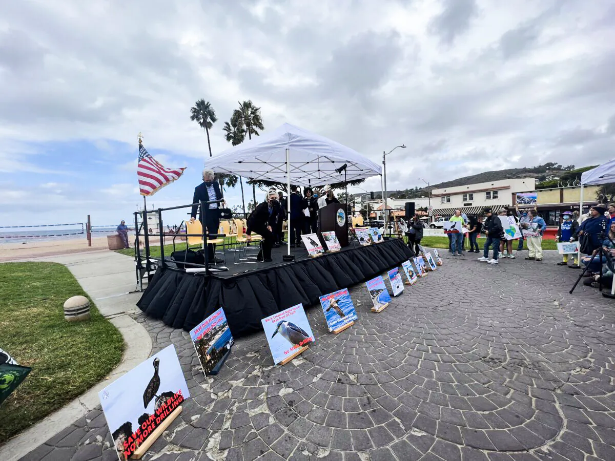 Officials and environmental advocates gather to support banning offshore oil drilling in Laguna Beach, Calif., on Oct. 18, 2021. (Drew Van Voorhis/The Epoch Times)