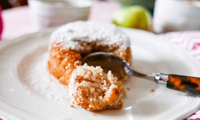Grated apples and maple syrup keep these individual cakes tender and sweet. (Victoria de la Maza)