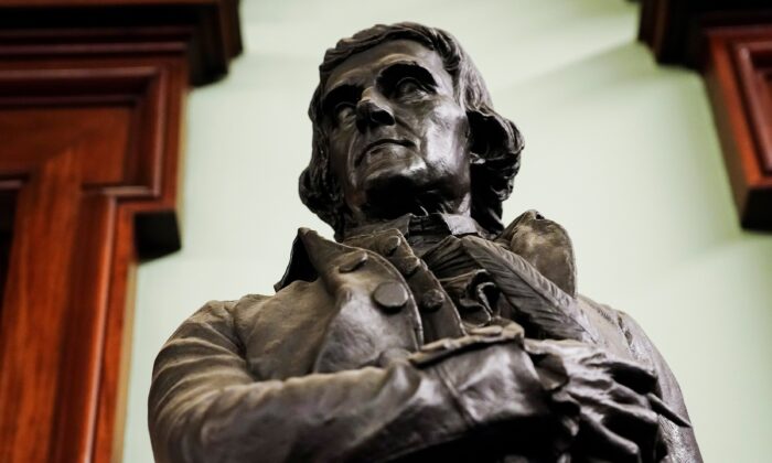A statue of former President Thomas Jefferson is pictured in City Hall in New York City on Oct. 19, 2021. (Carlo Allegri/Reuters)