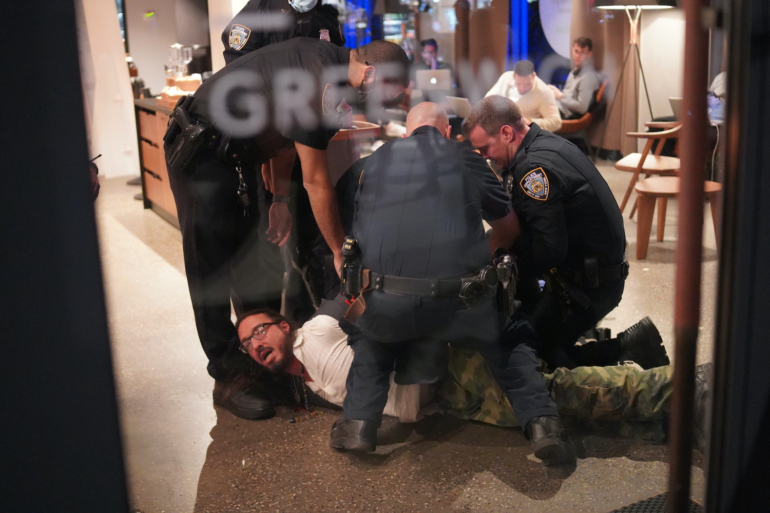 NYC Vaccine Mandate Leads to Arrest in Starbucks - Vimarsana News