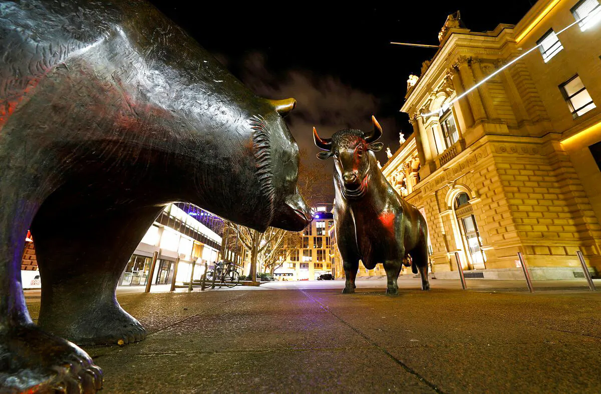 Bull and bear, symbols for successful and bad trading, in front of the German stock exchange (Deutsche Boerse) in Frankfurt, Germany on Feb. 12, 2019. (Kai Pfaffenbach/Reuters)