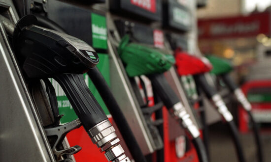 UK Inflation Edges Lower Despite Rising Fuel Prices