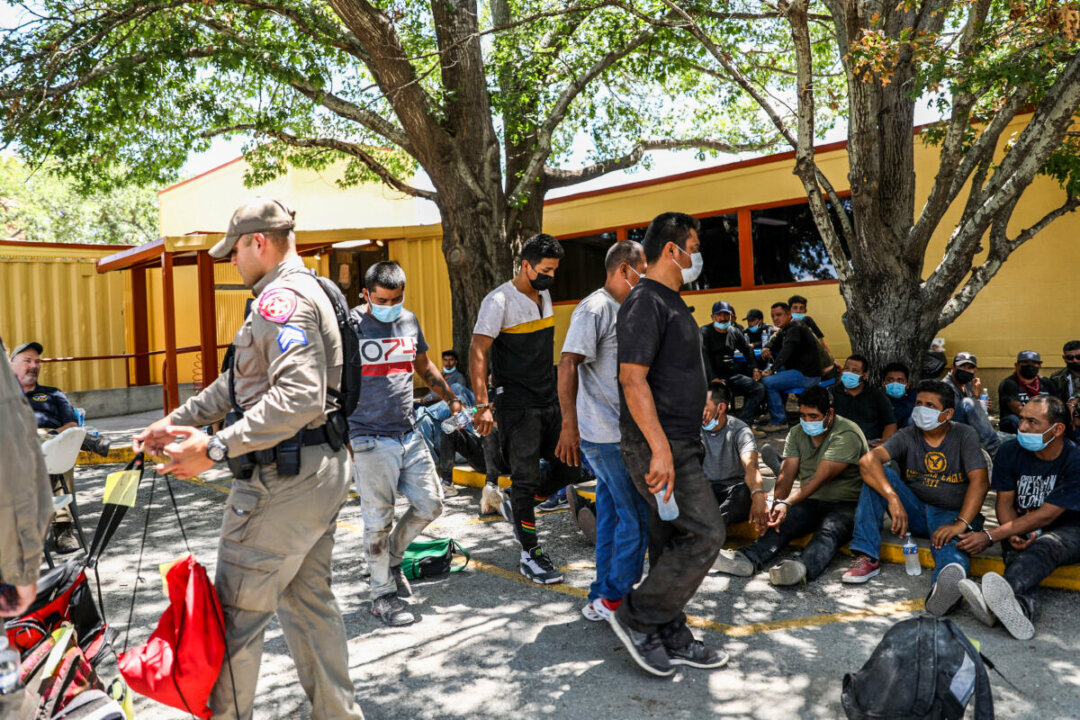 Militia Moves Into Texas Border County to Deter Illegal Immigration