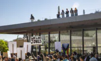 Counter-Protesters Support Comedian’s Right to Free Speech at Netflix Walkout in Hollywood