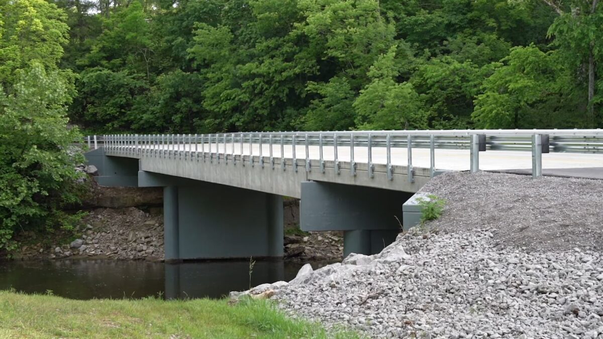 New Bat-Friendly Bridge Replaces Old Kentucky Bridge Home to Thousands ...