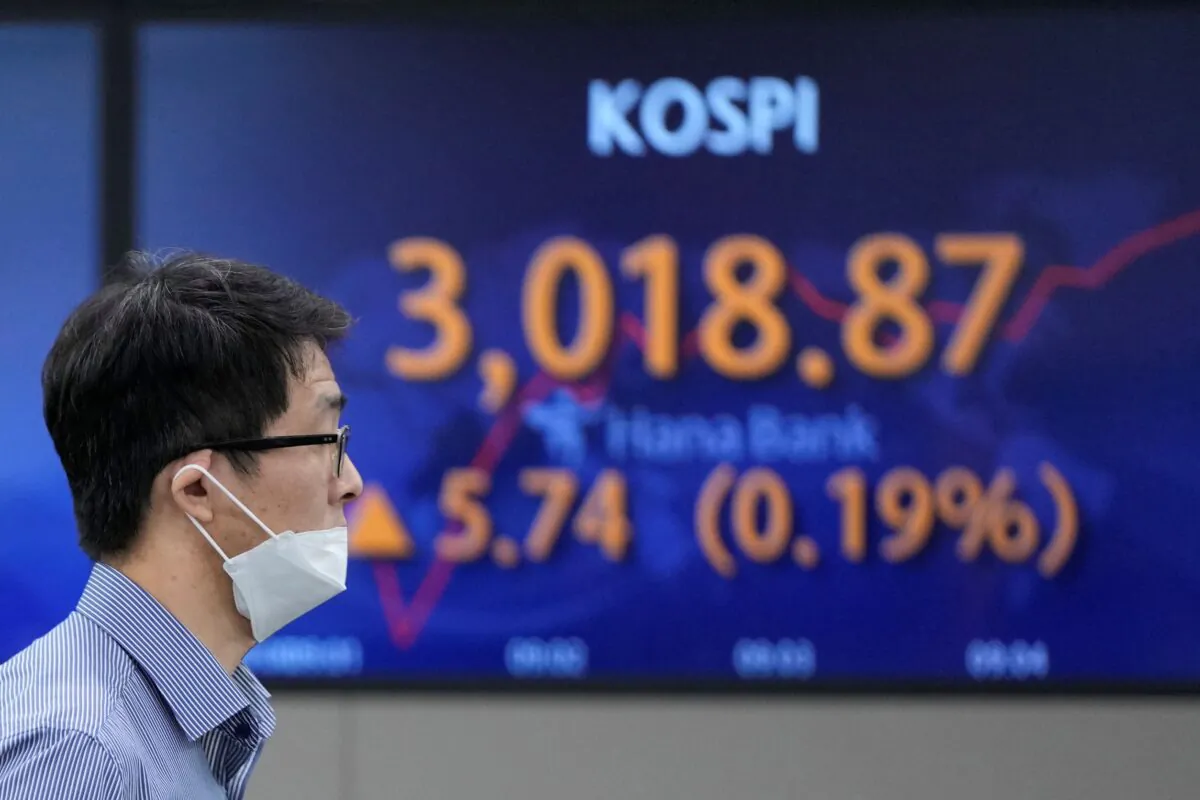 A currency trader walks near a screen showing the Korea Composite Stock Price Index (KOSPI) at a foreign exchange dealing room in Seoul, South Korea on Oct. 21, 2021. (Lee Jin-man/AP Photo)