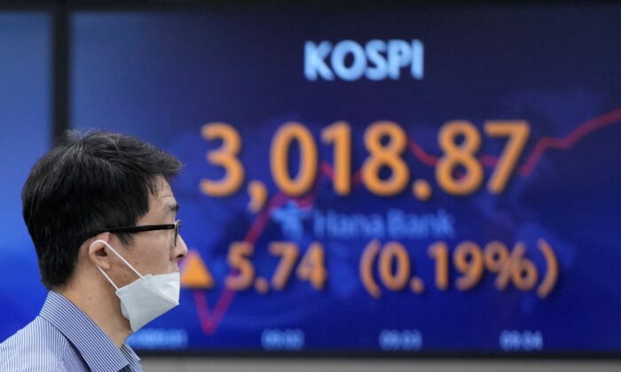 A currency trader walks near a screen showing the Korea Composite Stock Price Index (KOSPI) at a foreign exchange dealing room in Seoul, South Korea on Oct. 21, 2021. (Lee Jin-man/AP Photo)