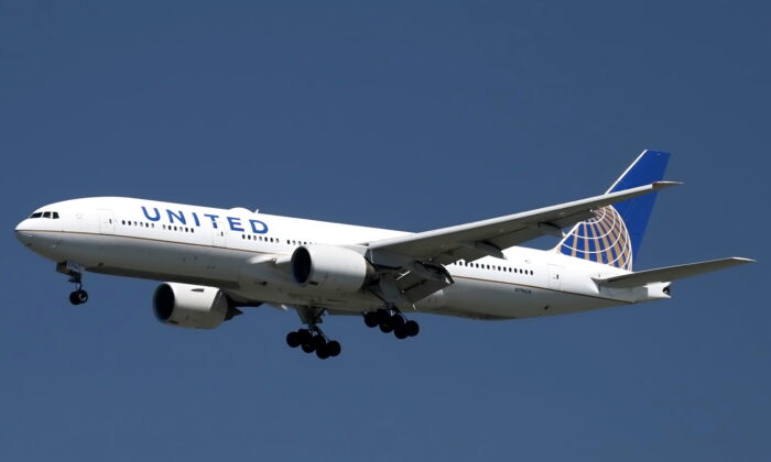 A United Airlines Boeing 777-200ER lands at San Francisco International Airport in San Francisco, Calif., in a file photograph. (Louis Nastro/Reuters)