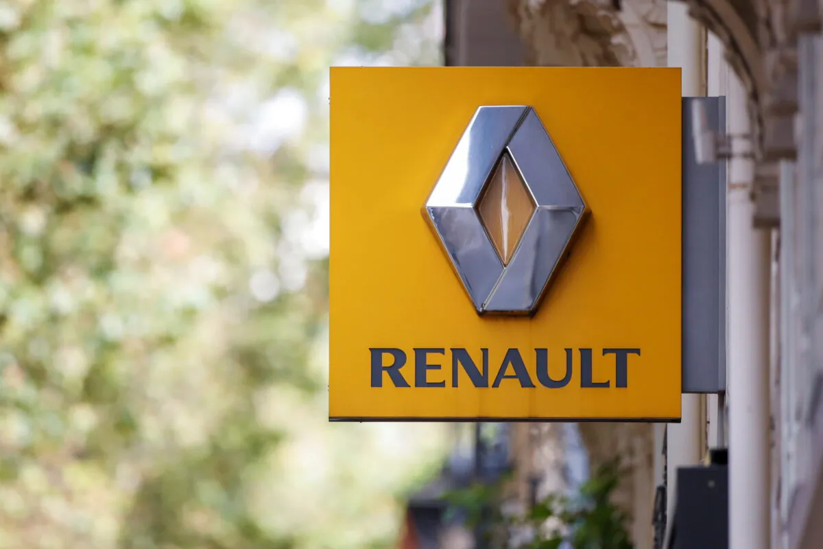 The logo of carmaker Renault is seen at a dealership in Paris, France, on Aug. 15, 2021. (Sarah Meyssonnier/Reuters)