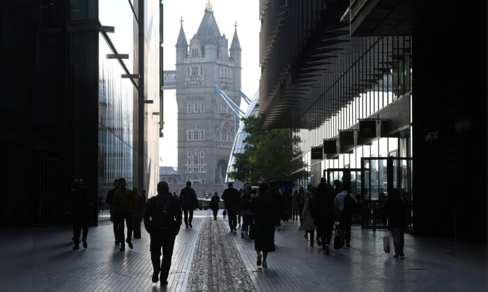 Workers walk towards Tower Bridge during the morning rush hour, amid a relaxation of lockdown restrictions during the coronavirus disease (COVID-19) pandemic in London on Sept. 15, 2021. (Toby Melville/Reuters)