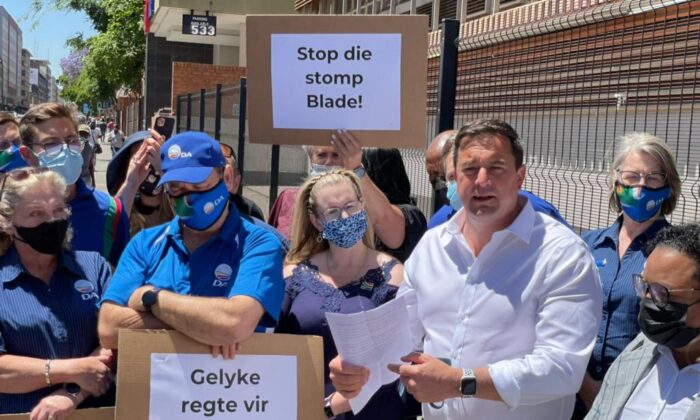 South Africa's Democratic Alliance Party recently marched on parliament in Cape Town to protest against Education Minister Nzimande's stance against Afrikaans. (Democratic Alliance Party)