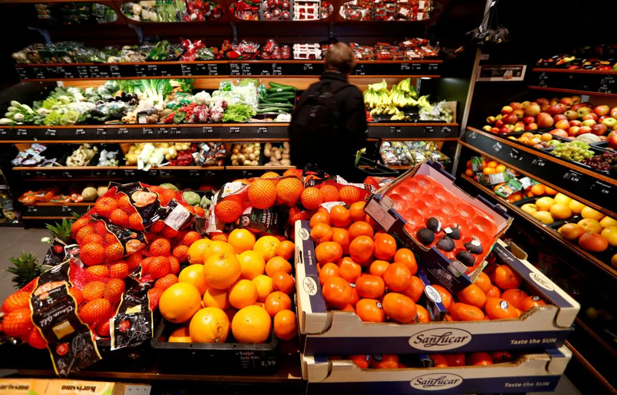 Full shelves with fruits are pictured in a supermarket during the spread of the coronavirus disease (COVID-19) in Berlin, Germany on March 17, 2020. (Fabrizio Bensch/Reuters)