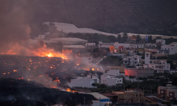 Lava flows from a volcano destroying the houses astatine  La Laguna neighbourhood connected  the Canary land  of La Palma, Spain connected  Oct. 21, 2021. (Saul Santos/AP Photo)