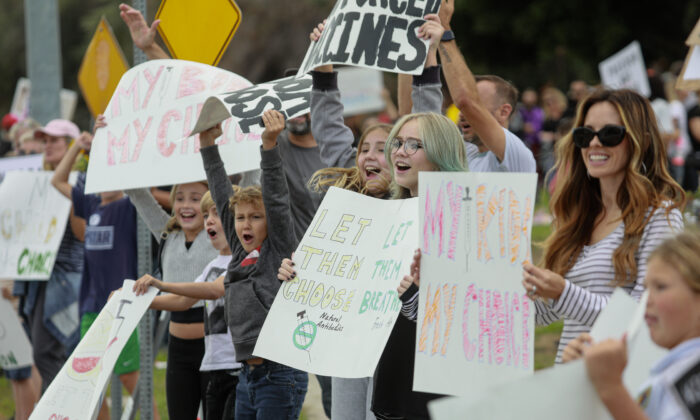 Protesters show  extracurricular  of the San Diego Unified School District bureau   against a vaccination mandate for students successful  San Diego, Calif., connected  Sept. 28, 2021. (Sandy Huffaker/Getty Images)