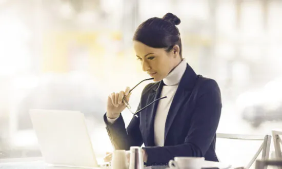 How to Create a Video-Based Employee Onboarding Program to Maximize New-Hire Productivity