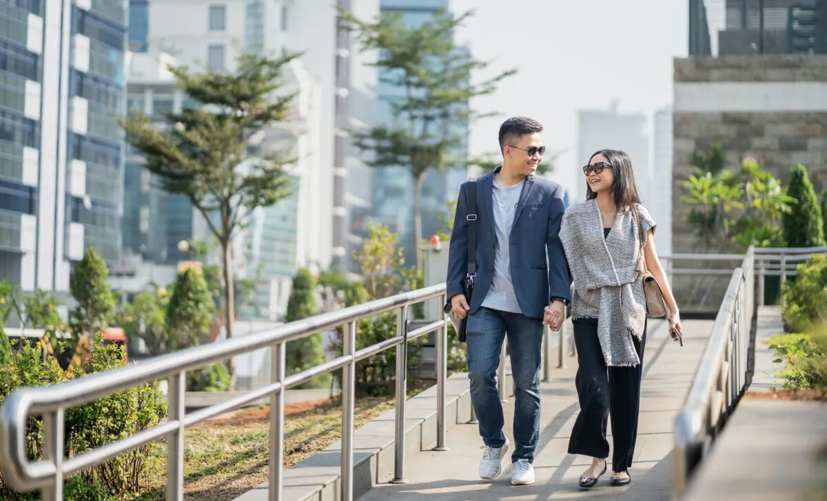 Online dating often reinforces the quest to seek the perfect mate rather than focus on self-improvement. (Rendy Novantino/Unsplash)