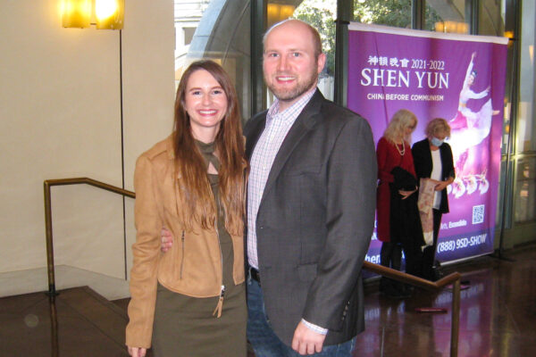 shen-yun-20211024-Escondido-Sophia-finance