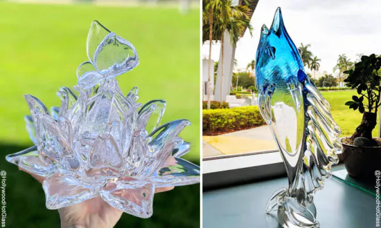 VIDEO: Glassblowing Artist Turns Molten Glass Into Lotus Flowers, Hummingbirds, and Beyond