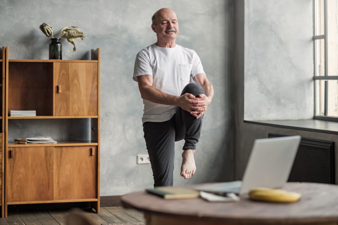 Standing on one leg gets harder as we age. And because of the wide range of muscles and senses involved, it is a great way to gauge physical health. (Koldunov/Shutterstock)