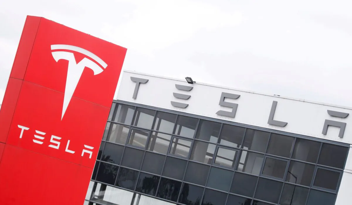 The logo of car manufacturer Tesla is seen at a dealership in London, Britain on May 14, 2021. (Matthew Childs/Reuters)