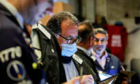 Dow Posts Record Closing High, Stocks Gain for 3rd Week; Dollar Dips