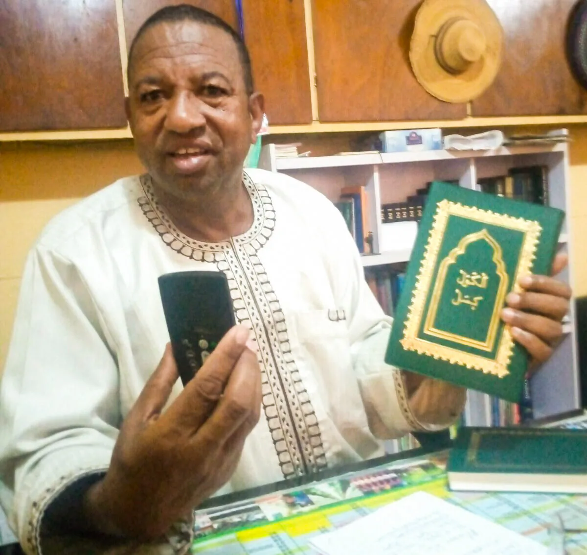 Baba-Aliyu-shows-his-Arabic-electronic-Bibles. (Masara Kim/The Epoch Times)
