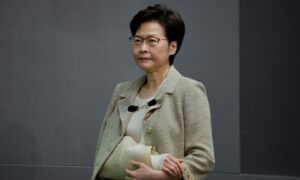 Hong Kong to Tighten COVID-19 Rules, Hopes China Reopens