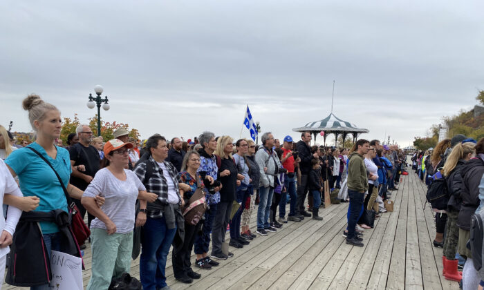 Front-line workers and first responders gather in front of Château Frontenac to protest Quebec's vaccine mandate, in Quebec City on Oct. 15, 2021. (Sonia Rouleau/The Epoch Times)