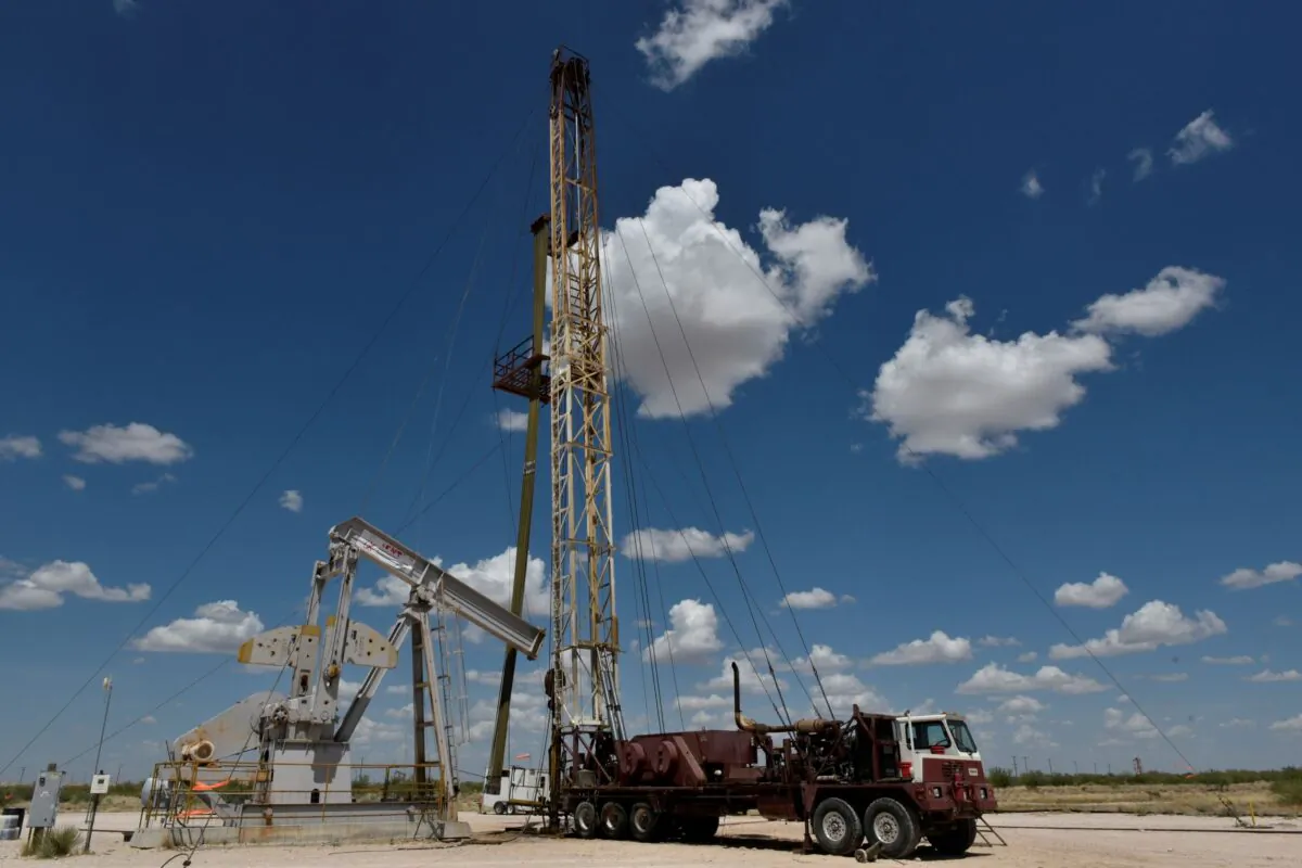 A work-over rig performs maintenance on an oil well in the Permian Basin oil production area near Wink, Texas on Aug. 22, 2018. (Nick Oxford/Reuters)