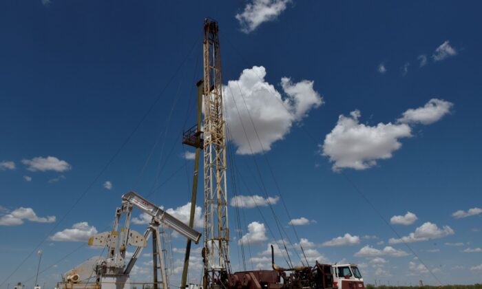 A work-over rig performs maintenance on an oil well in the Permian Basin oil production area near Wink, Texas on Aug. 22, 2018. (Nick Oxford/Reuters)