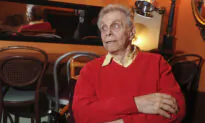 Comedian Mort Sahl Dies at Age 94