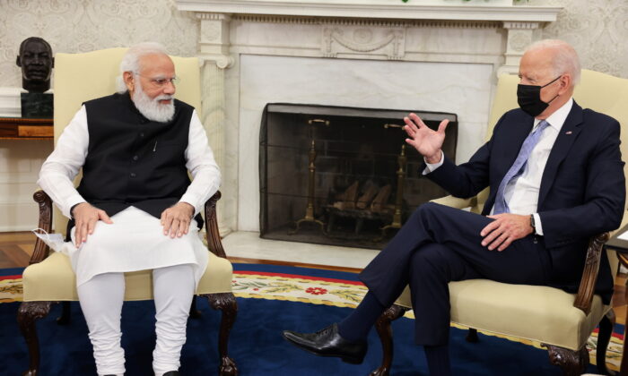 U.S. President Joe Biden meets with India's Prime Minister Narendra Modi in the Oval Office at the White House in Washington, on Sept. 24, 2021. (Evelyn Hockstein/Reuters)
