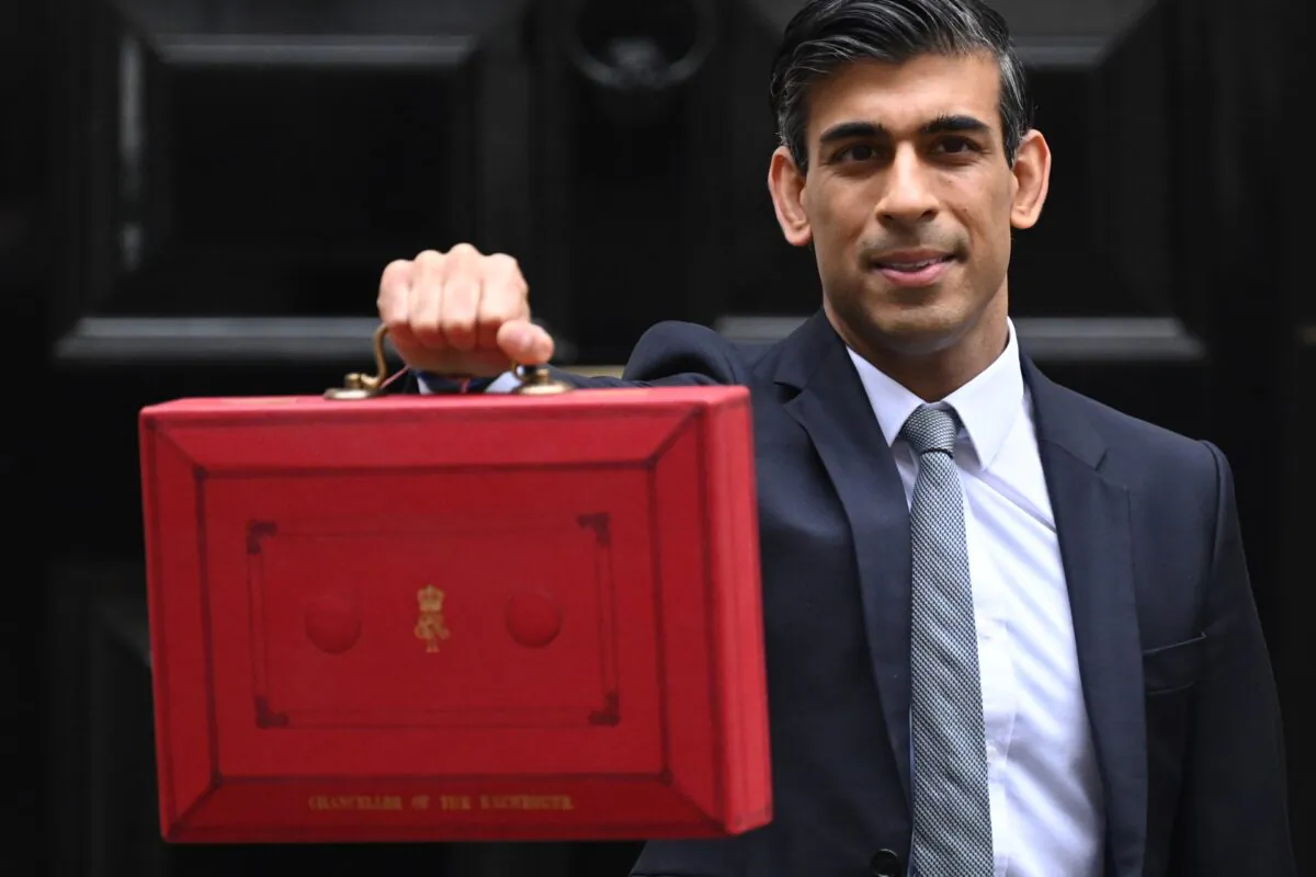Chancellor Rishi Sunak stands with the Budget Box outside 11 Downing Street in London, ahead of presenting his Autumn Budget and Spending Review to Parliament, on Oct. 27, 2021. (Leon Neal/Getty Images)
