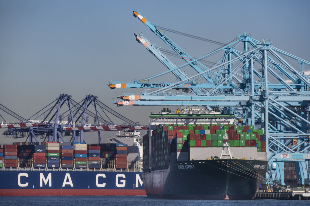 Supply Chain Woes to Worsen in Summer Months: Trucking Company