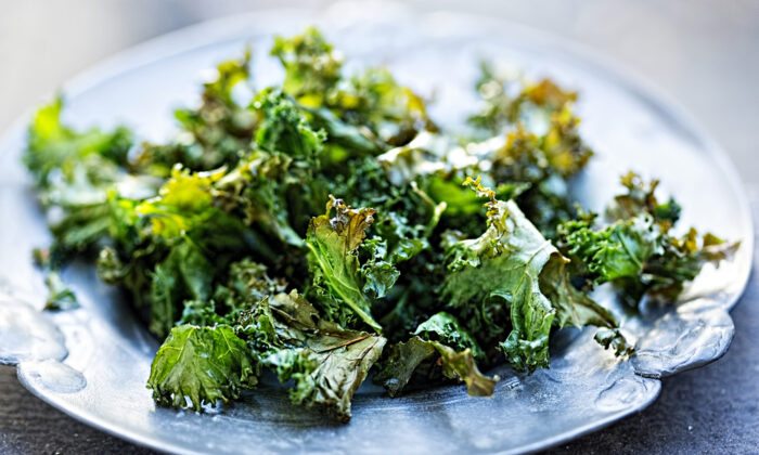 The base of this recipe is kale, salt, and oil. From there, the flavor combinations are near-infinite. (Bartosz Luczak/Shutterstock)