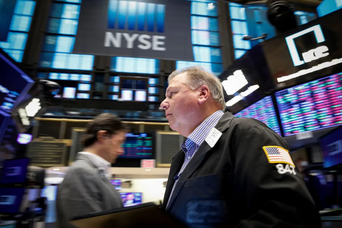 Traders work on the floor of the New York Stock Exchange (NYSE) in New York City on Oct. 27, 2021. (Brendan McDermid/Reuters)