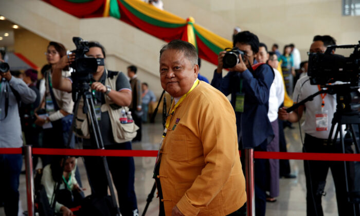 Win Htein, 1  of the leaders of National League for Democracy party, arrives to be  opening   ceremonial  of 21st Century Panglong league  successful  Naypyitaw, Burma, connected  May 24, 2017. (Soe Zeya Tun/Reuters)