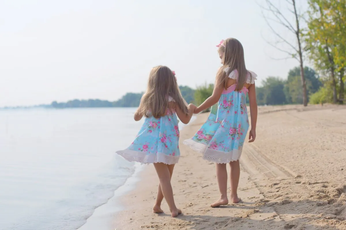 Stock photo of two sisters. (Jill Wellington/Pixabay)