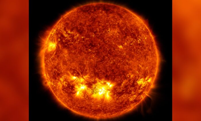 An X1.0 class solar flare flashes in center of the Sun on Oct. 28, 2021.
(NASA/GSFC/SDO)