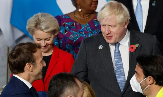 Johnson Seeks to Calm ‘Turbulence’ in UK–France Ties as Fishing Row Heats Up