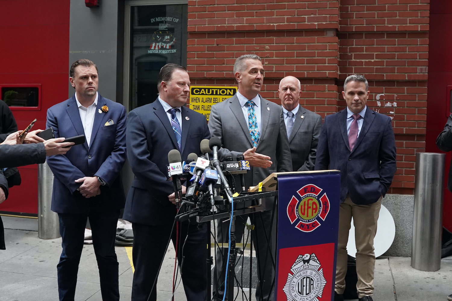 Dozens of NYC Firehouses Could Close on Monday Due to Vaccine Mandate - Vimarsana News