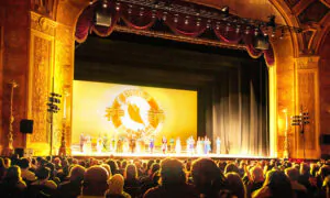 Two Detroit Teachers Delighted by Shen Yun