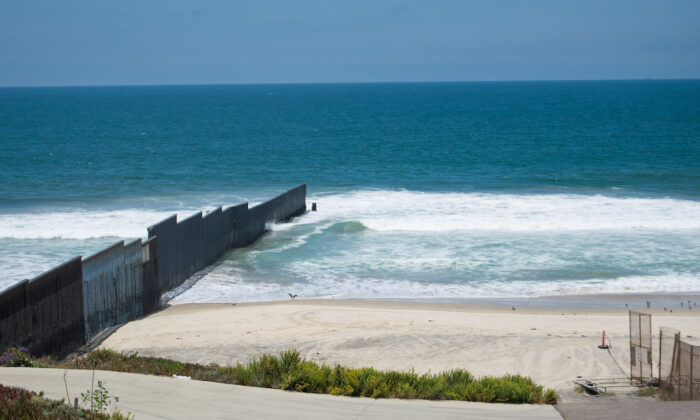 The obstruction  of the U.S.-Mexico border, which ends successful  the Pacific Ocean successful  San Diego, is pictured connected  July 12, 2017. (Benjamin Chasteen/The Epoch Times)