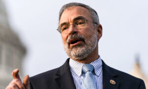 People With Natural Immunity Don’t Need to Get a COVID-19 Vaccine: Rep. Harris