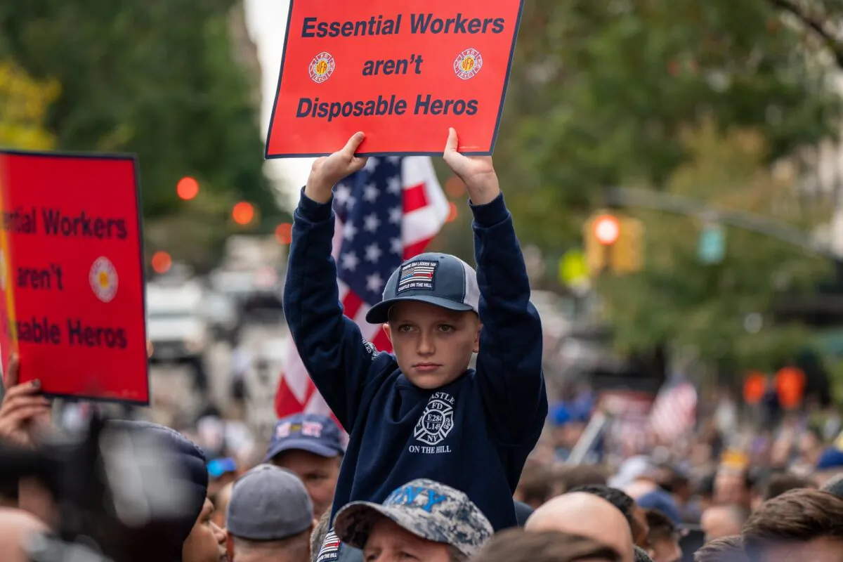 People protest the COVID-19 vaccine mandate for municipal workers during a protest at Gracie Mansion in New York City on Oct. 28, 2021. (David Dee Delgado/Getty Images)