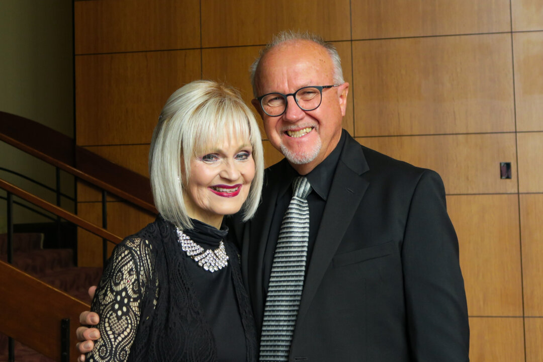 Gwen and Arnold Tackett at Shen Yun Performing Arts in Fresno's William Saroyan Theatre, Calif., on Oct. 31, 2021. (The Epoch Times)